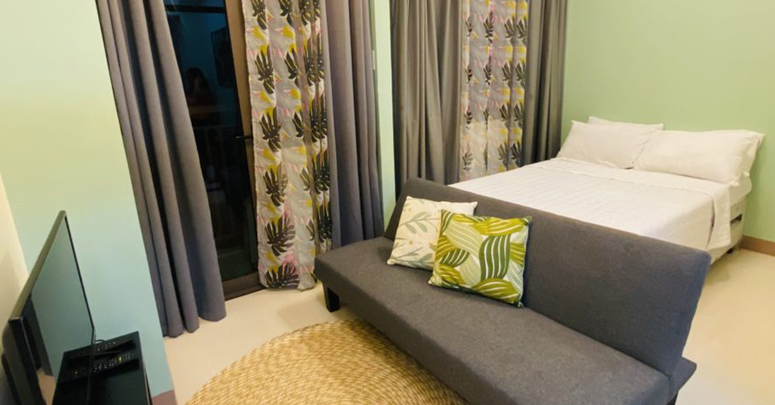 MMC Home Away | S Residences Condo Near MOA Arena