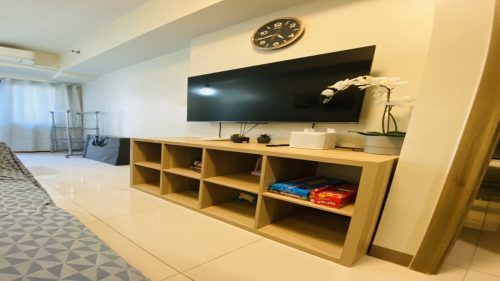 Living area with 55 Smart TV